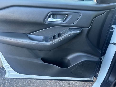 Used 2024 Nissan Rogue SV image 18