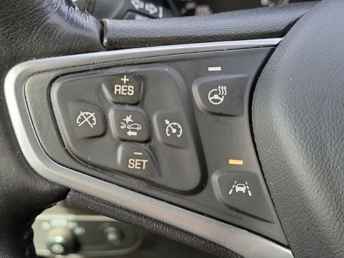 Used 2022 Chevrolet Equinox Premier image 16