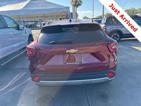 Used 2025 Chevrolet Trax LT FWD image 13
