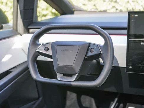 Used 2024 Tesla Cybertruck AWD Crew Cab image 13