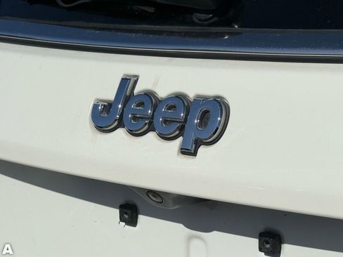 Used 2018 Jeep Compass Latitude FWD image 12