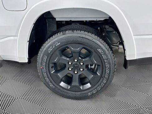 New 2026 RAM 1500 4x4 Crew Cab image 15