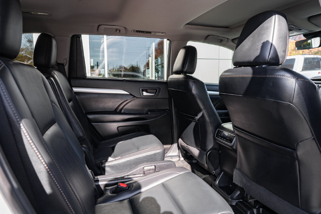 Used 2019 Toyota Highlander XLE AWD/4WD image 30