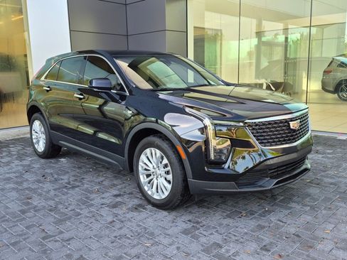 Used 2024 Cadillac XT4 Luxury FWD image 3