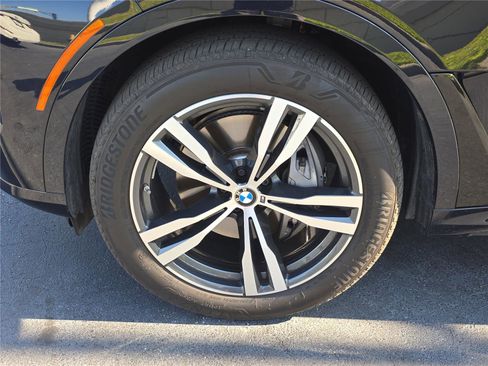 Used 2024 BMW X7 xDrive40i w/ M Sport Package image 9