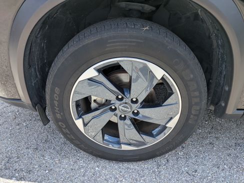 Used 2024 Nissan Rogue SV FWD image 11