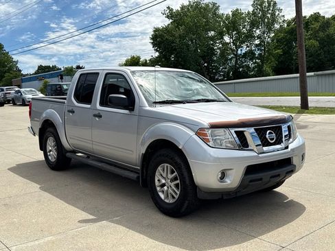 Used 2014 Nissan Frontier SV w/ SV Value Truck Package AWD/4WD image 16