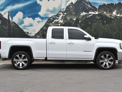 Used 2018 GMC Sierra 1500 SLE w/ SLE Value Package AWD/4WD image 2