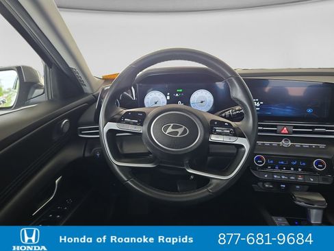 Used 2025 Hyundai Elantra Limited FWD image 13