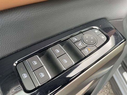 Used 2024 Nissan Pathfinder Platinum image 17