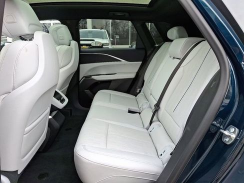 New 2025 Cadillac Lyriq Luxury image 5