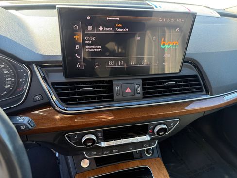 Used 2022 Audi Q5 2.0T Premium w/ Convenience Package AWD/4WD image 12