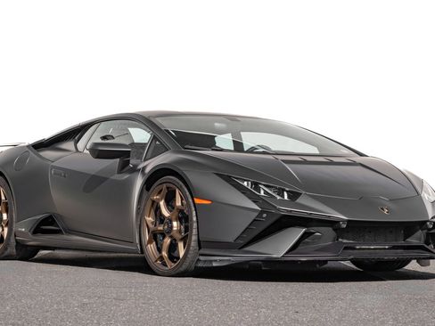 Used 2023 Lamborghini Huracan Tecnica image 2