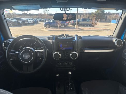 Used 2015 Jeep Wrangler Unlimited Sahara image 32