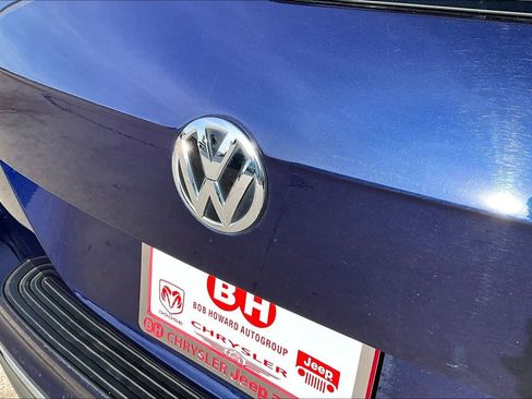 Used 2021 Volkswagen Tiguan SE image 11