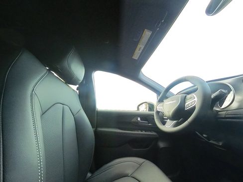 New 2026 Chrysler Pacifica Select image 42