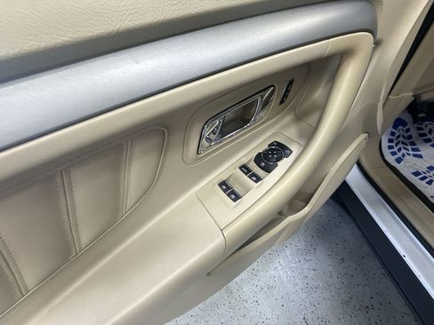 Used 2015 Ford Taurus SEL FWD image 32