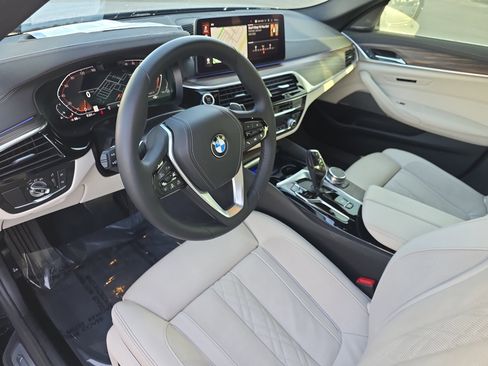 Used 2023 BMW 540i w/ Premium Package image 22
