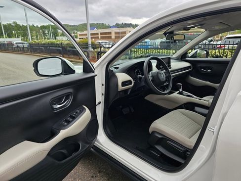 Used 2025 Honda HR-V LX image 18