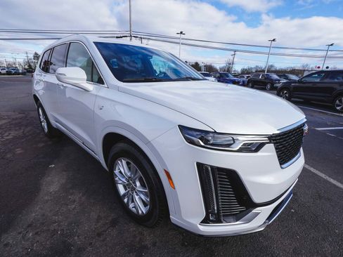 Used 2024 Cadillac XT6 Luxury image 3