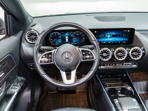 Used 2022 Mercedes-Benz GLA 250 4MATIC w/ Premium Package Lite image 11