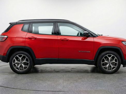 Used 2025 Jeep Compass Limited AWD/4WD image 11