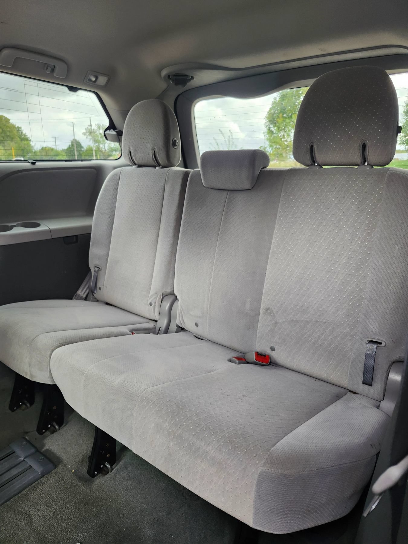 Used 2016 Toyota Sienna LE w/ Four Season Floor Mat Package FWD image 18