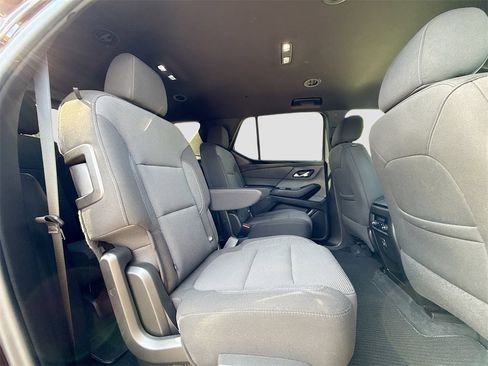 Used 2022 Chevrolet Traverse LT w/ Midnight/Sport Edition image 29