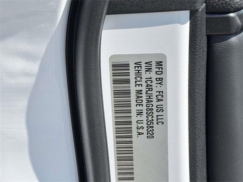 New 2025 Jeep Grand Cherokee Altitude image 26