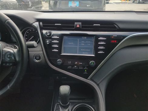 Used 2018 Toyota Camry L image 15