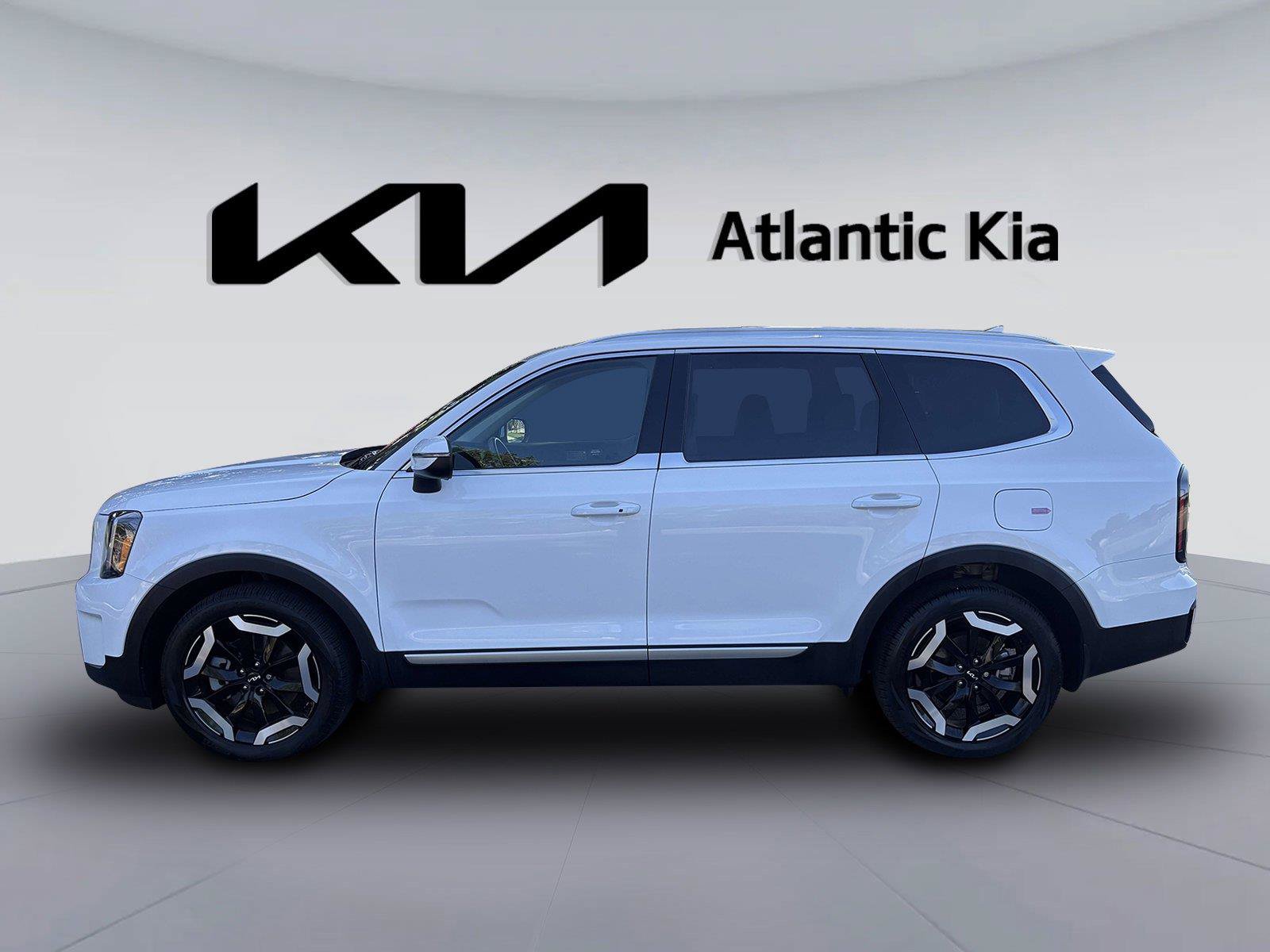 Certified 2025 Kia Telluride EX w/ EX Captain's Chair Package AWD/4WD image 11