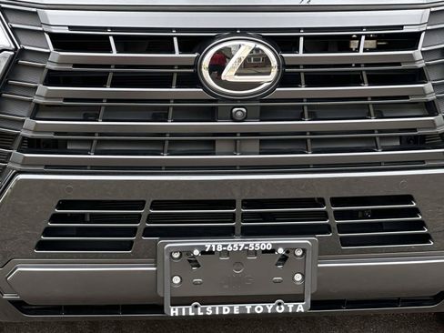Used 2025 Lexus GX 550 w/ Accessory Package (2T) AWD/4WD image 9