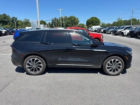 Used 2024 Lincoln Nautilus Reserve w/ Equipment Group 202A AWD/4WD image 4