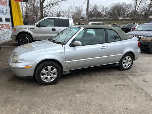 Used 2002 Volkswagen Cabrio GLX image 10