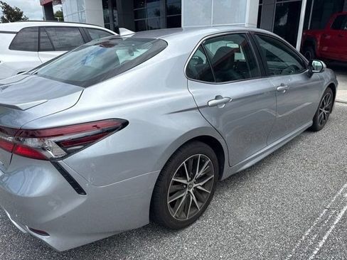 Used 2024 Toyota Camry SE FWD image 4