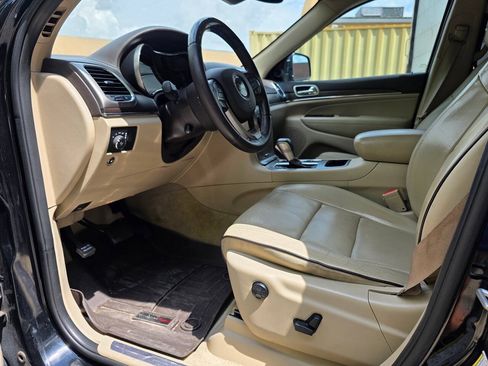 Used 2018 Jeep Grand Cherokee Overland RWD image 12