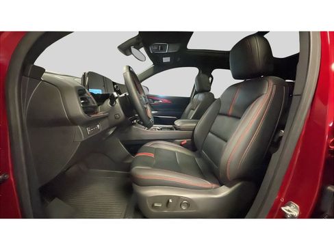Used 2025 Chevrolet Traverse RS w/ LPO, Floor Liner Package AWD/4WD image 12