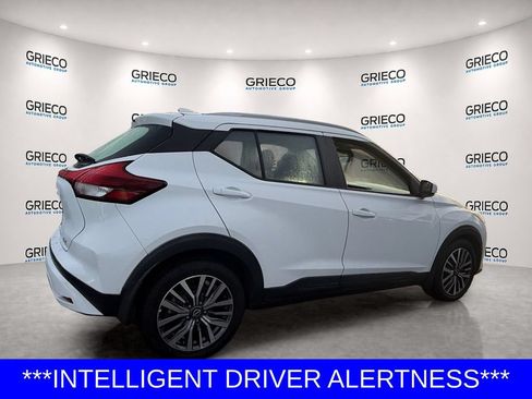 Used 2022 Nissan Kicks SV FWD image 7