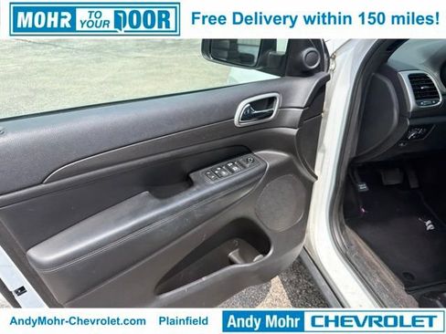 Used 2018 Jeep Grand Cherokee Laredo AWD/4WD image 10