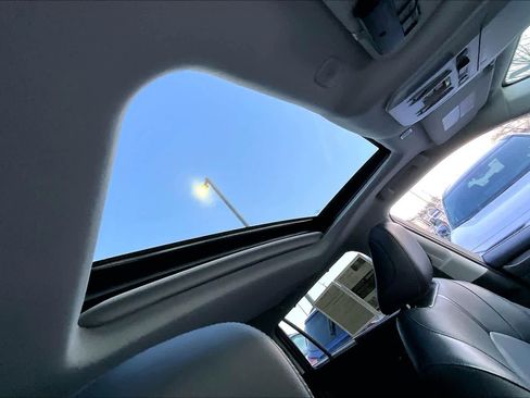 Certified 2025 Toyota Highlander Limited image 13