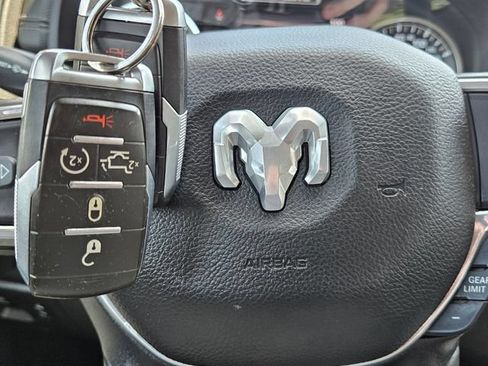 Used 2022 RAM 1500 Laramie AWD/4WD image 38