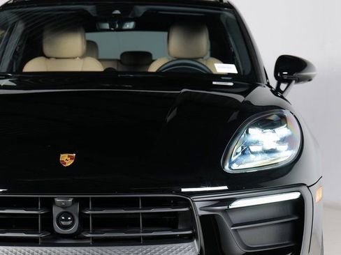 Certified 2026 Porsche Macan AWD/4WD image 30
