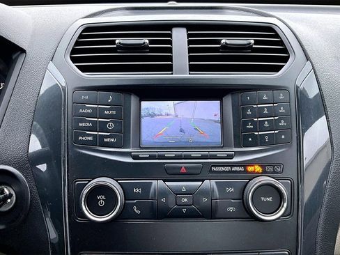 Used 2019 Ford Explorer Base image 13