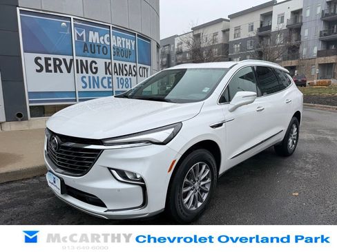 Used 2022 Buick Enclave Premium image 1