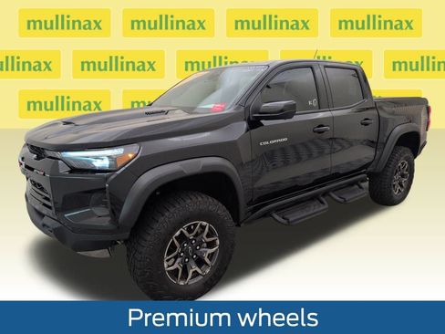 Used 2025 Chevrolet Colorado ZR2 w/ Technology Package image 14