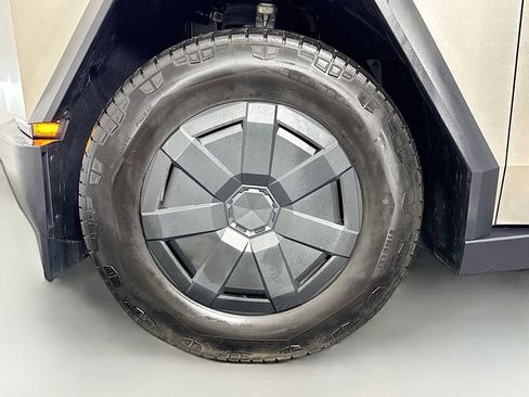 Used 2025 Tesla Cybertruck Cyberbeast AWD/4WD image 33