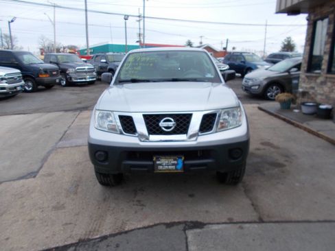 Used 2011 Nissan Frontier S image 7