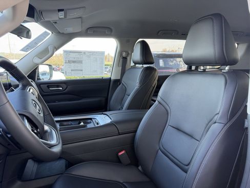 New 2026 Nissan Armada SV image 18