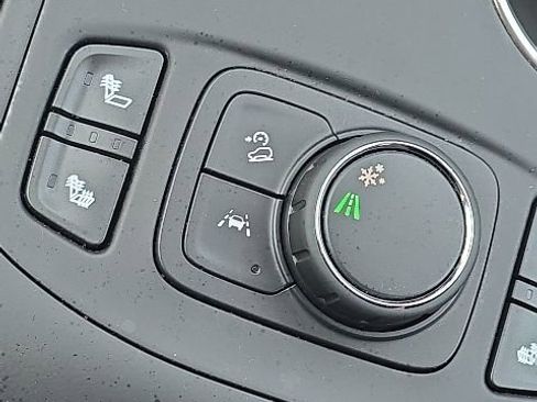 Used 2024 GMC Terrain SLE w/ Driver Convenience Package FWD image 38