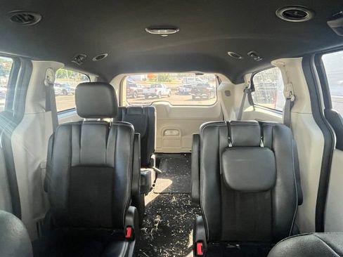 Used 2019 Dodge Grand Caravan SXT FWD image 15